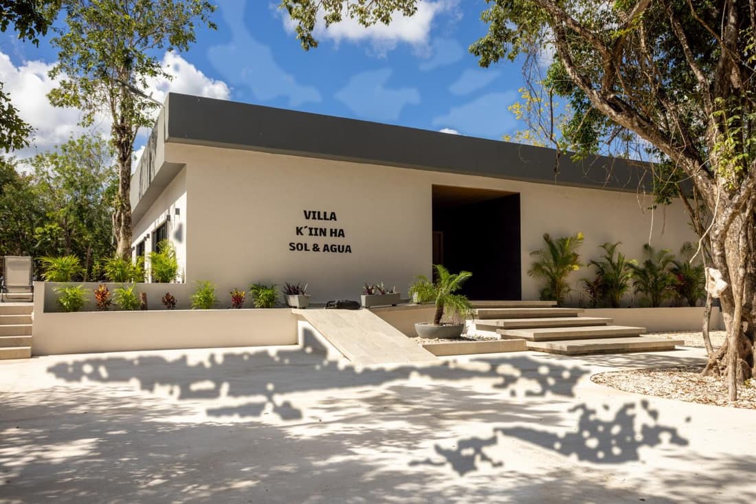 Villa Kiin Ha - Luxurious 5-BR Villa with Swim-Up Pool