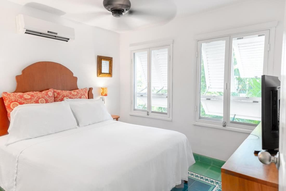 Elegant Bright 1BR Caribbean Suite - Steps from Ocean