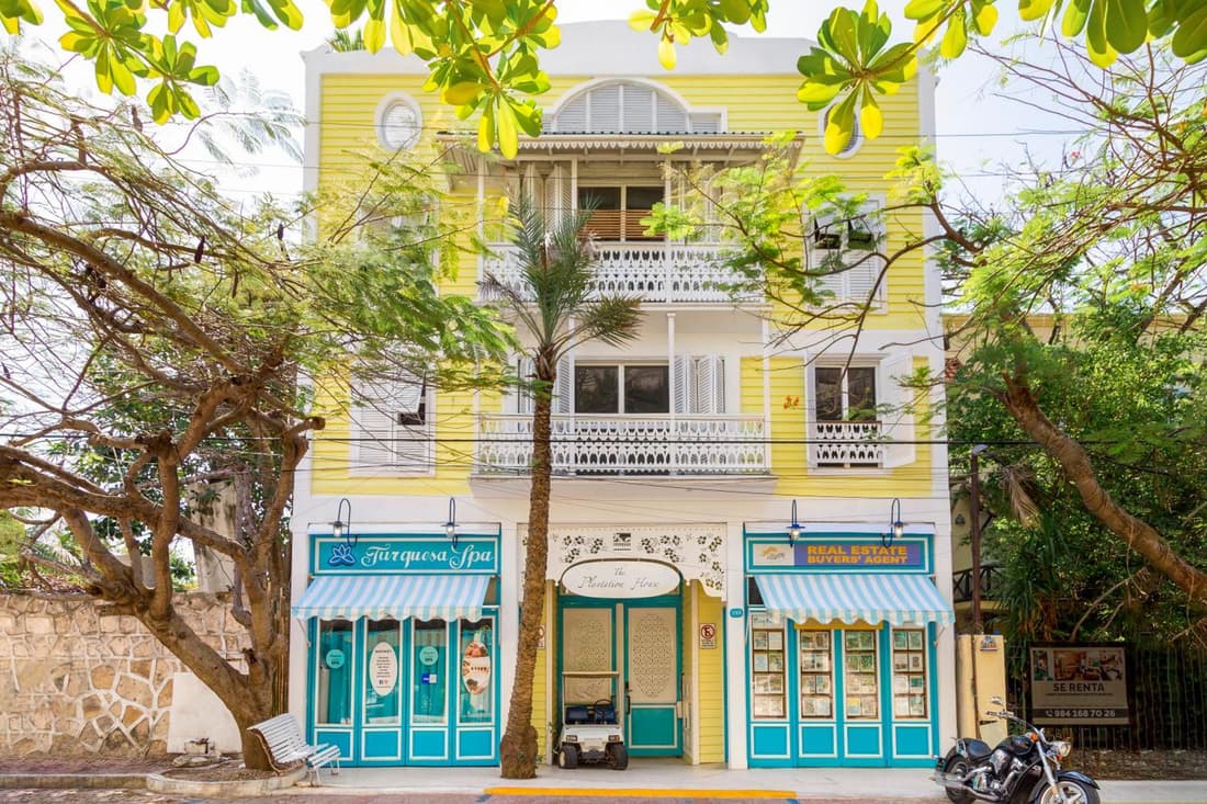 Elegant Bright 1BR Caribbean Suite - Steps from Ocean