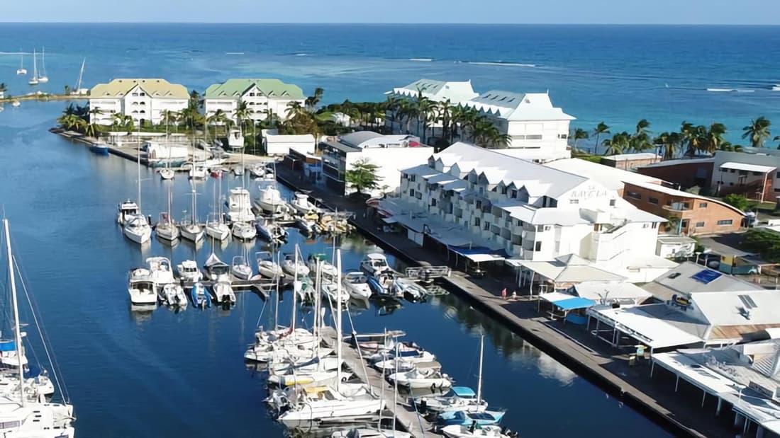 Une vague de plaisir, Studio tout confort en bord de plage avec piscine à Saint-François