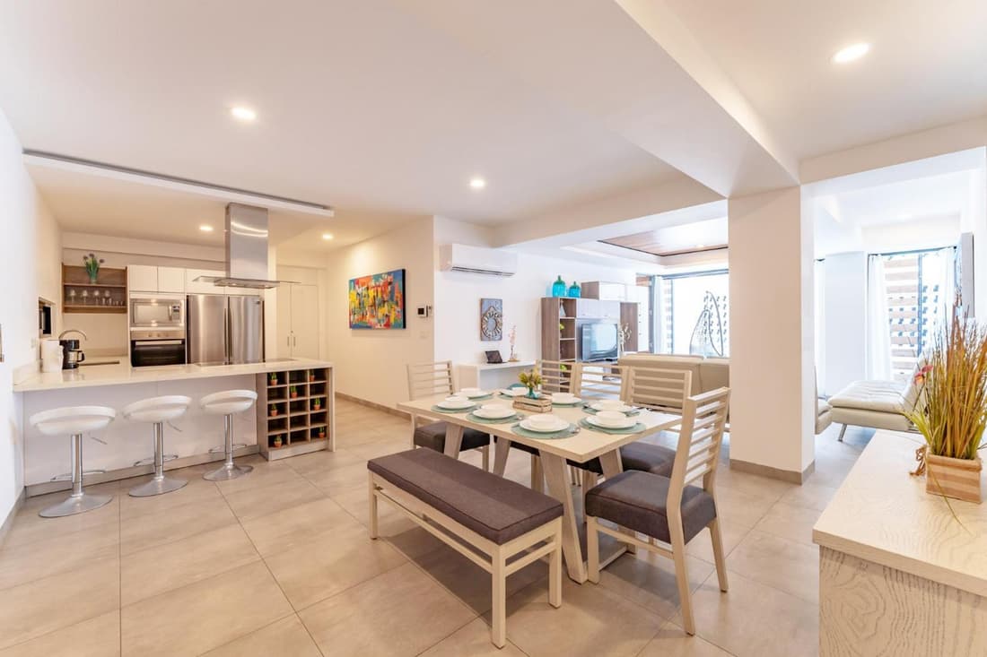 Bright and nice 3 Beds close to 5th
