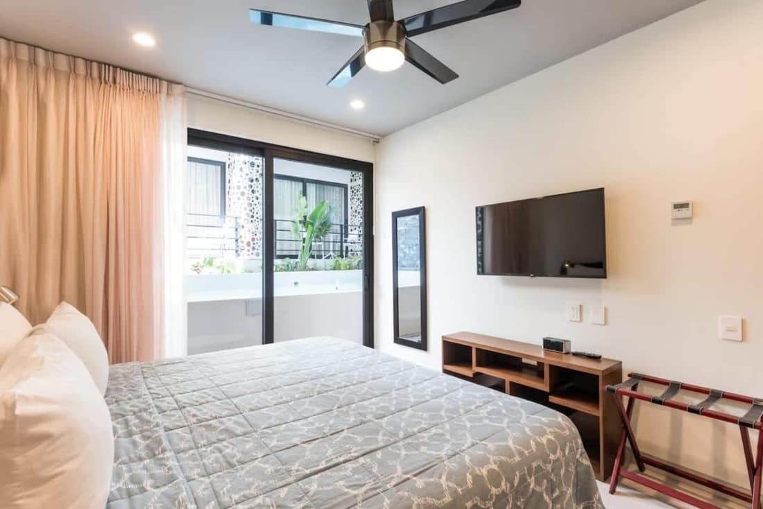 Luxury 1BR, 200m from the beach Rooftop Ocean View
