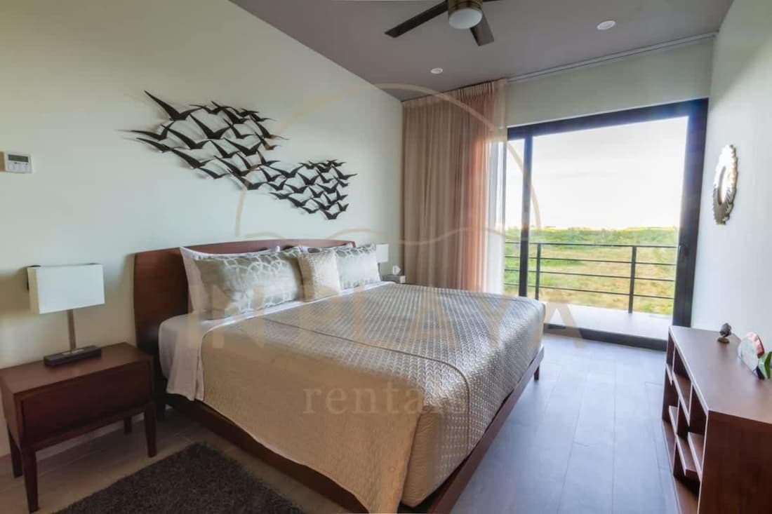 Luxury 2BR 2BA Ocean view 200m from beach