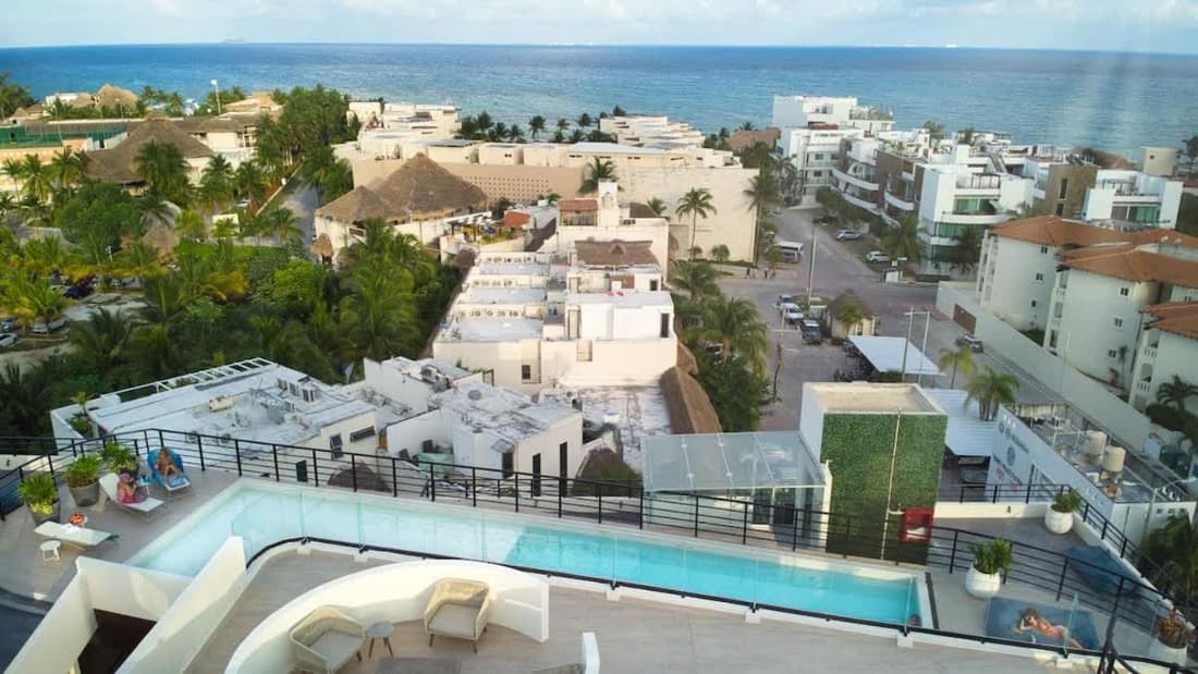 Luxury 2BR 2BA Ocean view 200m from beach