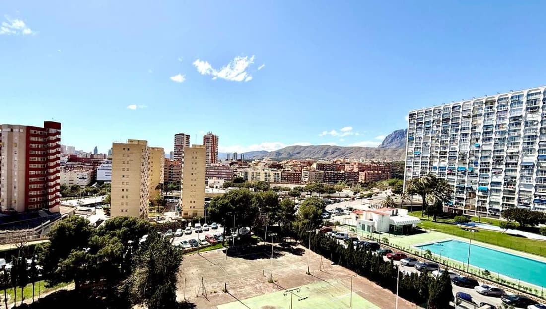 Cozy Apartment with Sea and Mountain Views in Benidorm