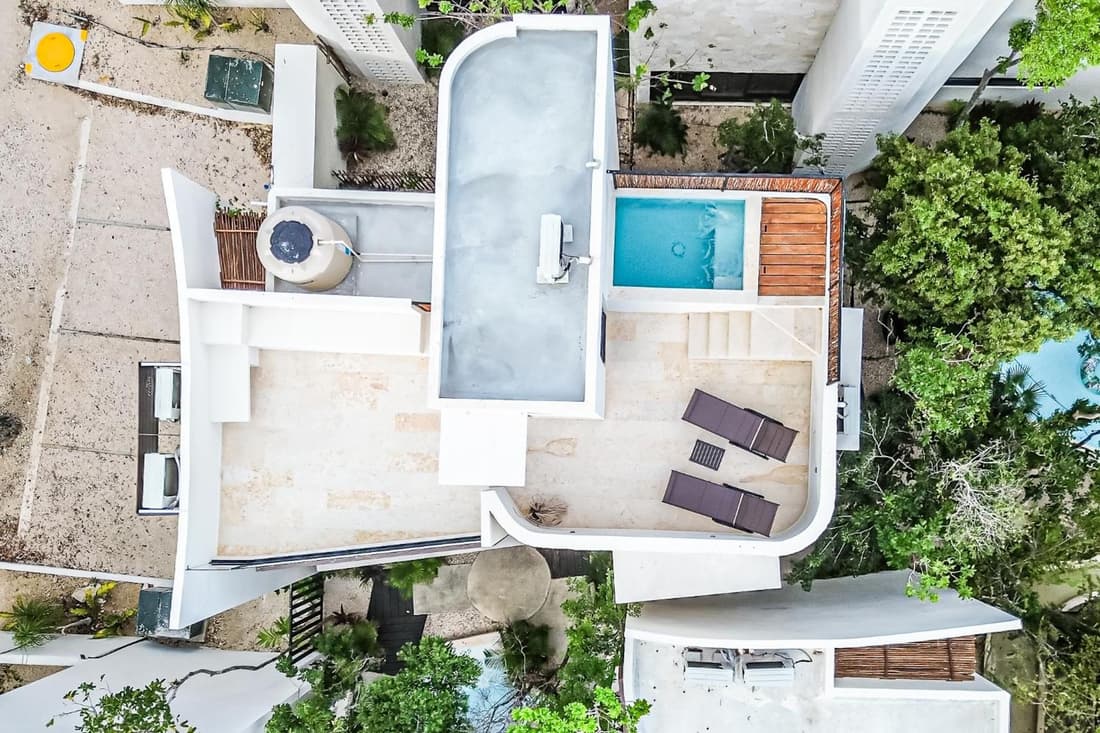 Ocean Breeze Villa - A few steps from the beach!