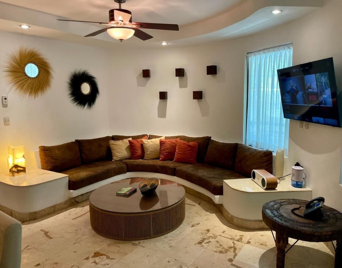 2BR Kobah 1 Block to Beach & 5th Pool Gym