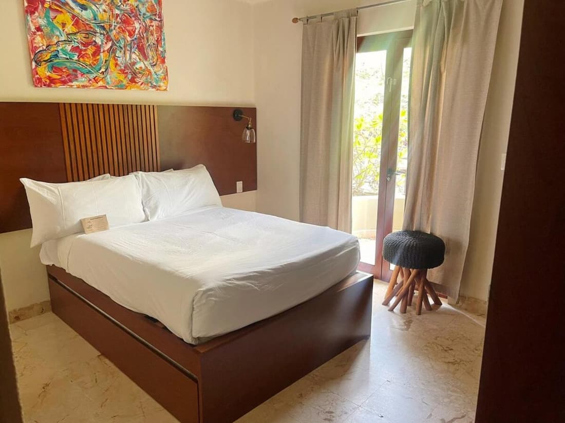 2BR Kobah 1 Block to Beach & 5th Pool Gym