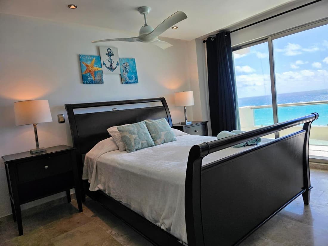 Modern penthouse, beautiful ocean view, Cancun
