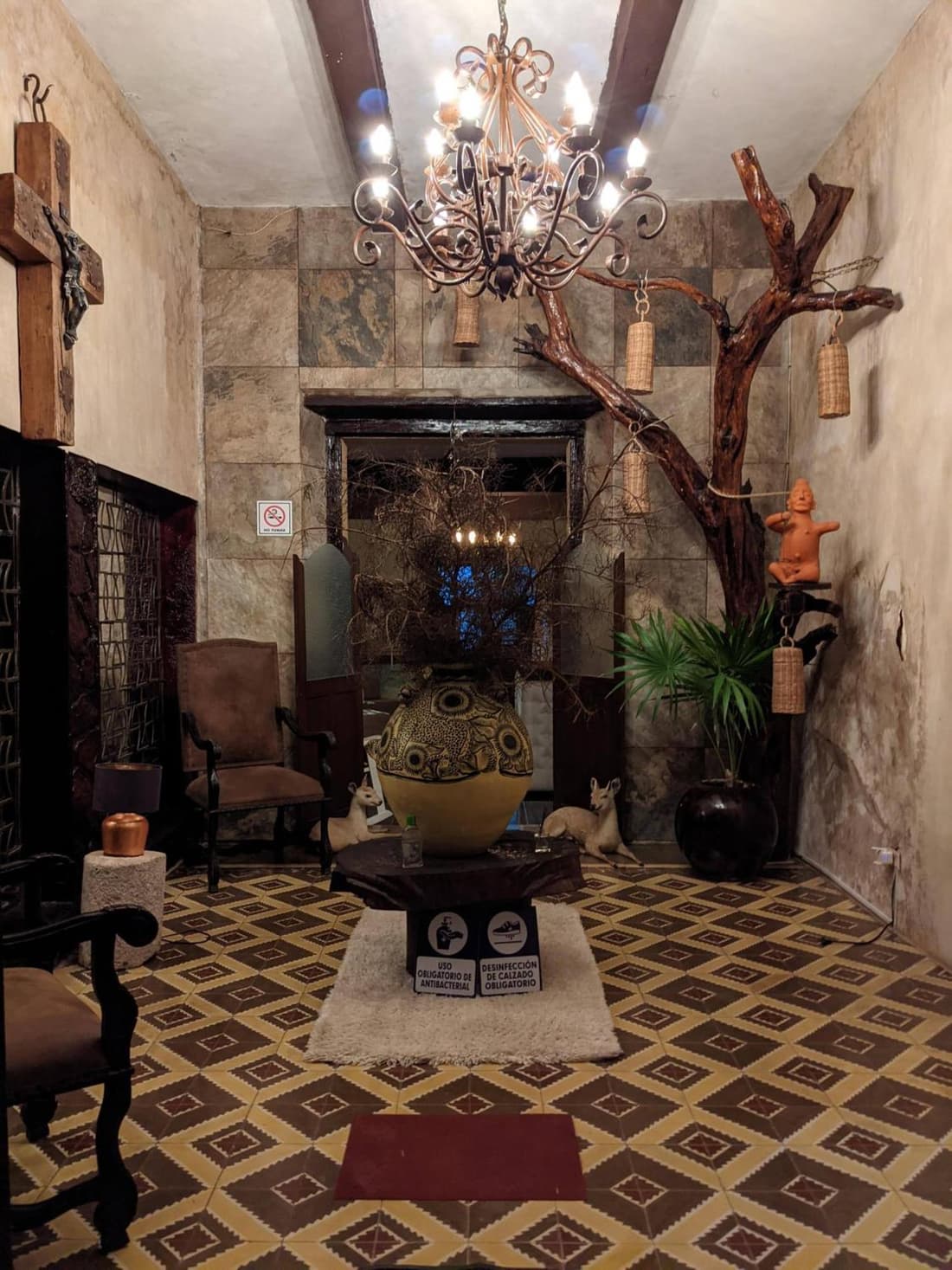 Casa Aluxes Hotel