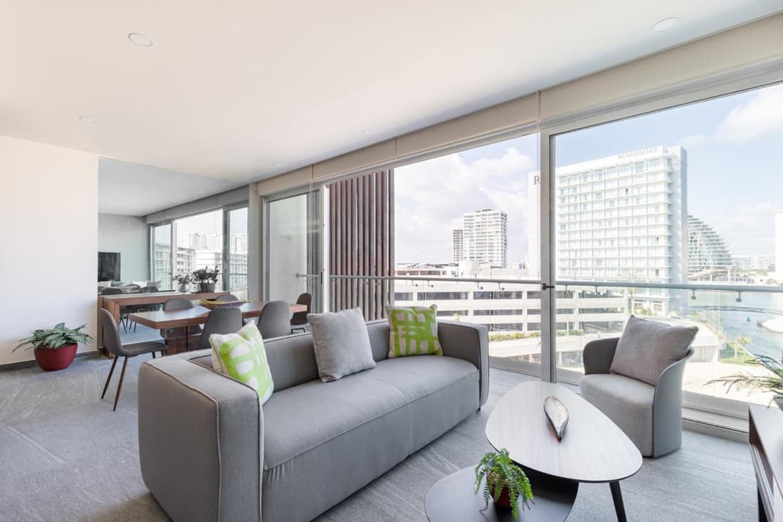 Oceanview 3 BR condo, rooftop pool&jacuzzi, beach!
