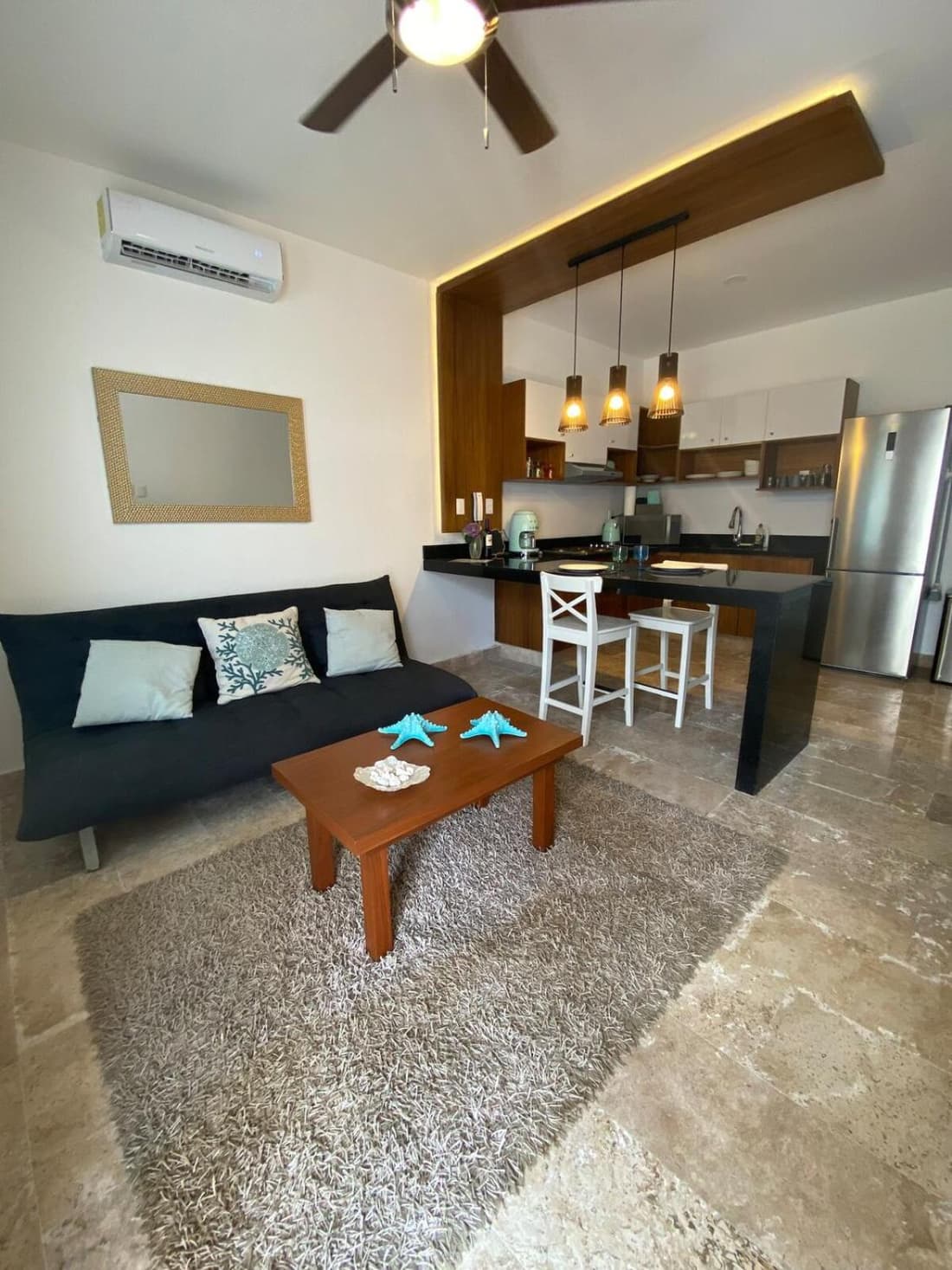 Amazing new comfy apartment steps from the beach