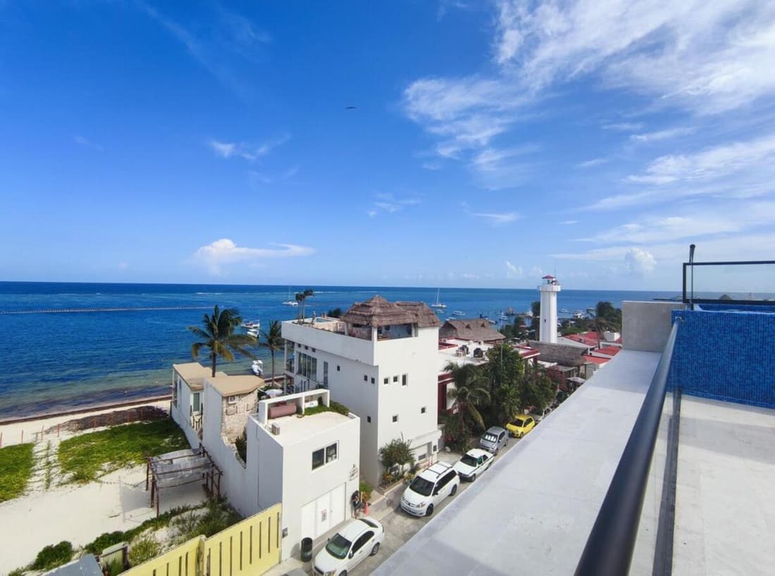 Amazing new comfy apartment steps from the beach