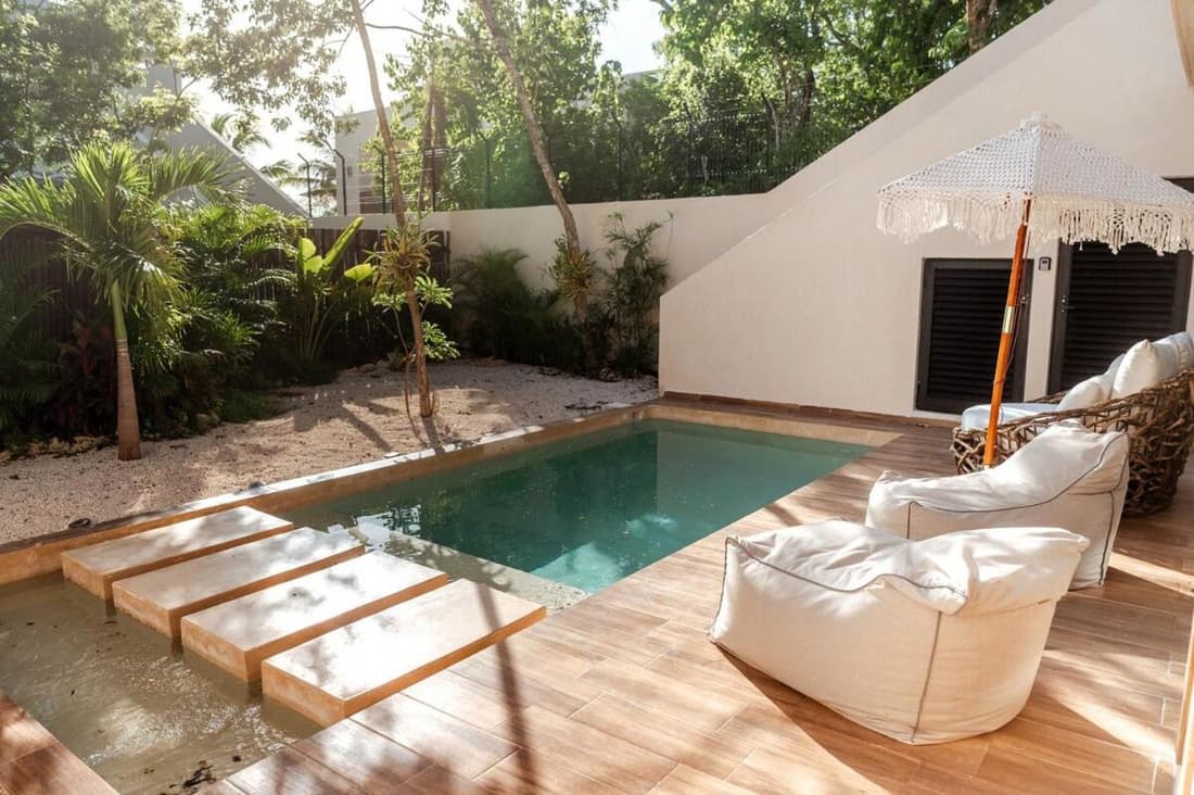 Bali 4BR Villa w Pool, Rooftop Jacuzzi and BBQ