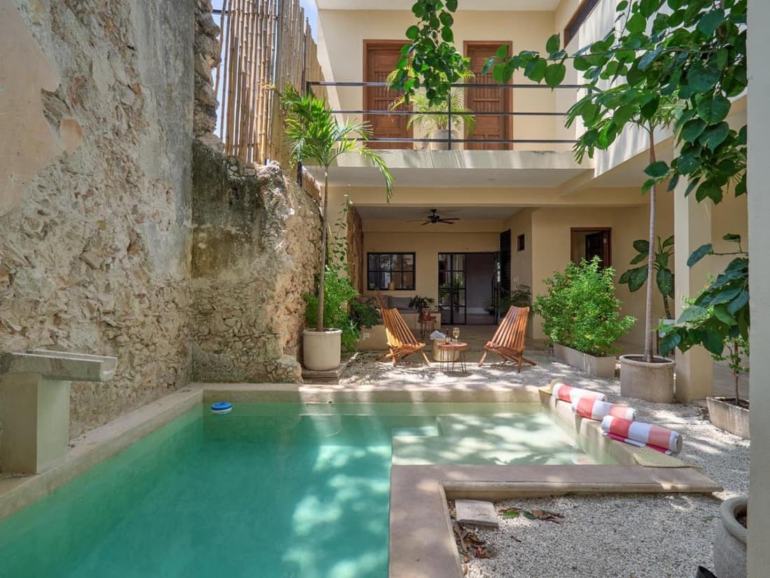 Colonial Charm, City Center, 2 BR- 10min walk to Cathedral, Pool, Private House