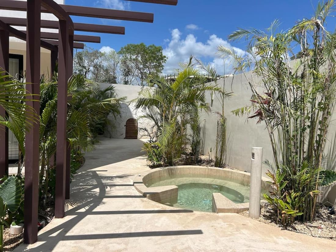 Your Ideal Retreat GF Oasis with Pool Access for 3