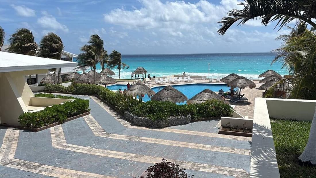Vista Panorámica y Playa Cercana