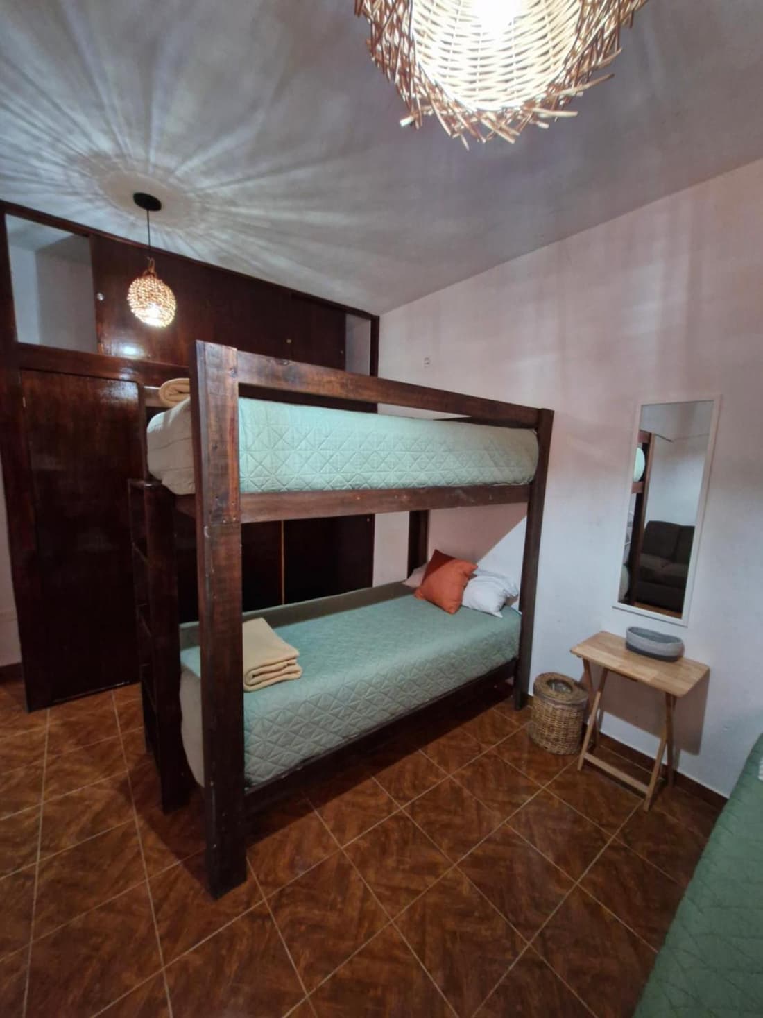 Casa para 18 personas con AC, cocina y a 10 min de la Playa