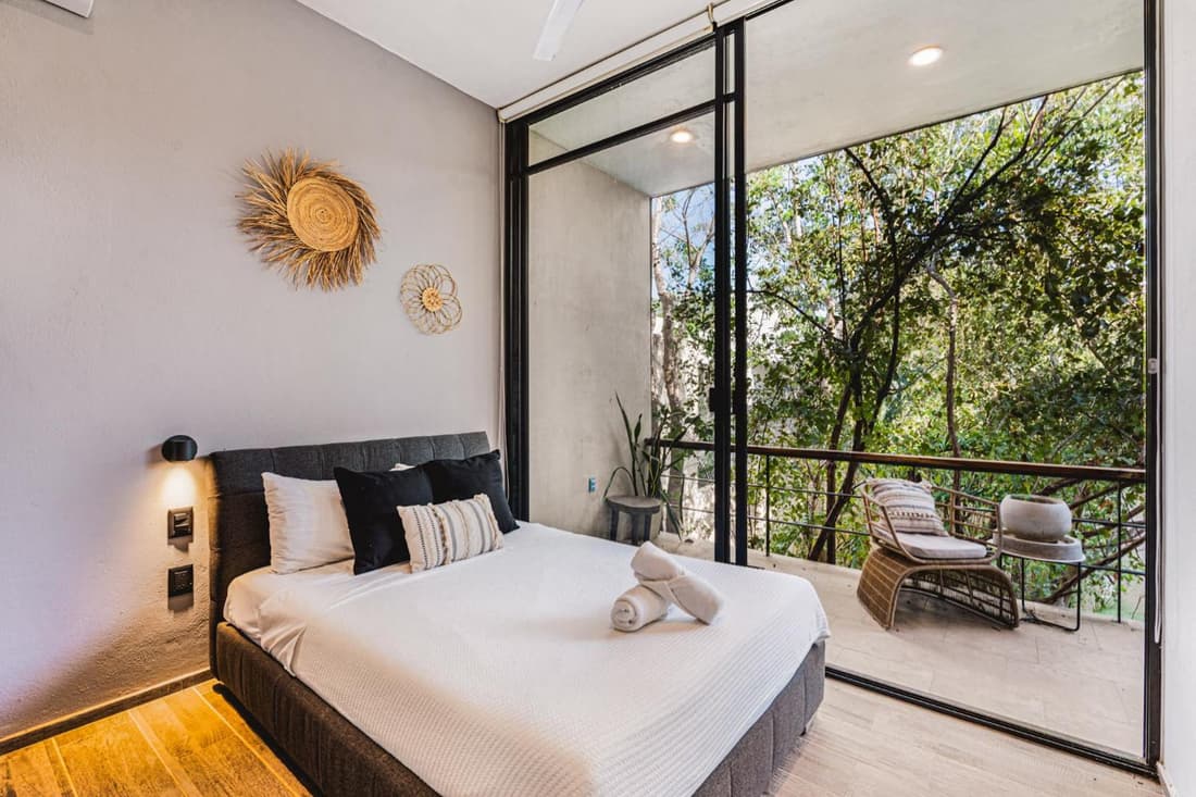 Serene 4BR Villa w Pool Hot Tub 1xFREE BREAKFAST