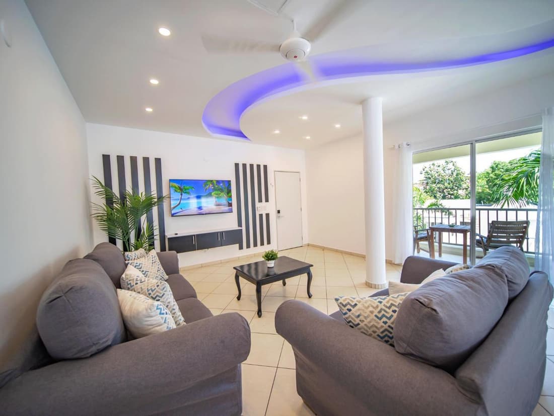 2BR Luxury Apartment in Heart Of Nightlife Area