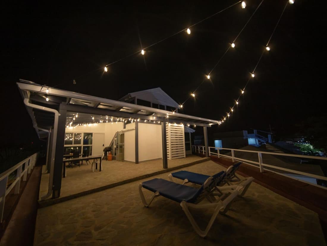 3BR Luxury Penthouse, 300m From Beach