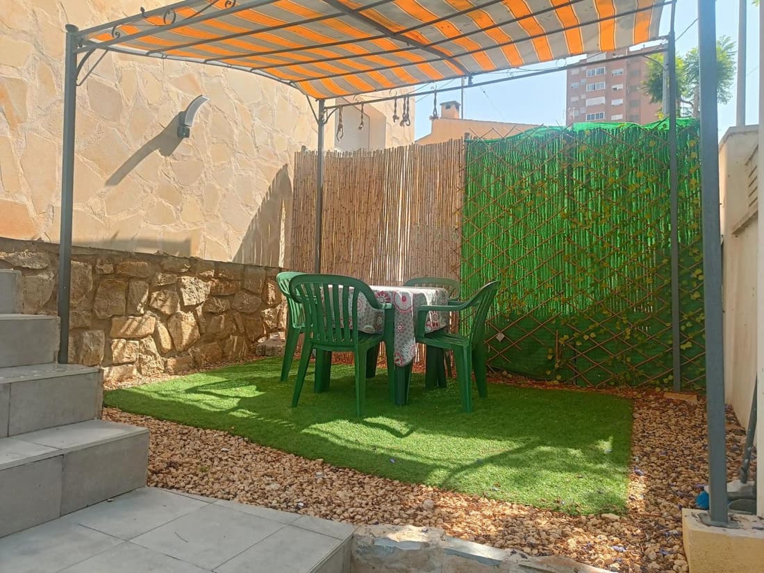 Casa MYA con terreno privado y parking compartido - a 800m de Playa Poniente