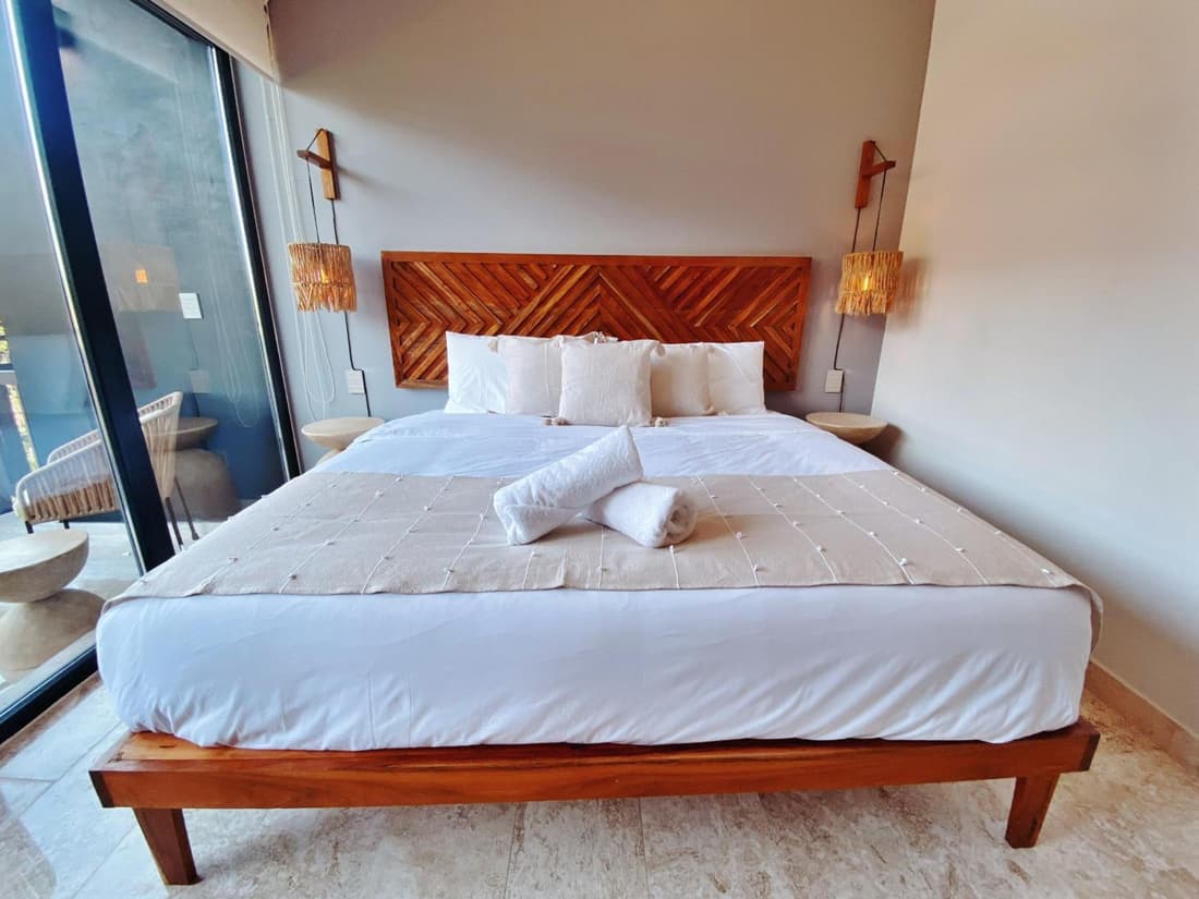 1-BD Apt with Ocean View Rooftop Pool