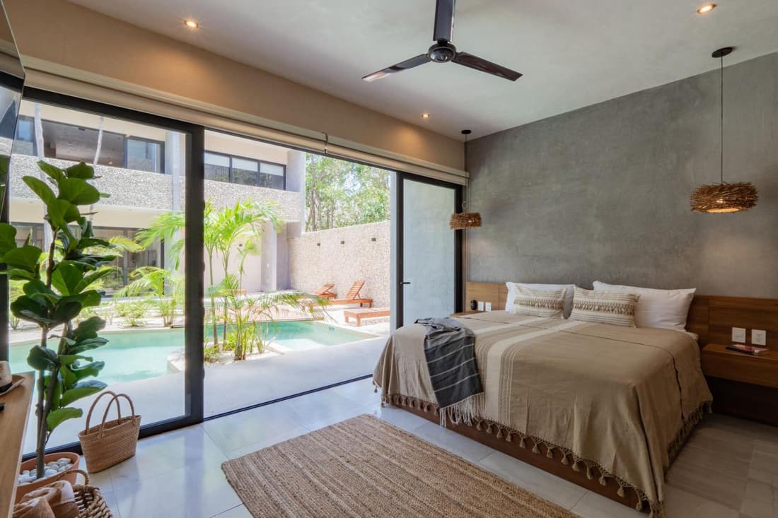 Swimup Retreat with Pool Terrace in Veleta