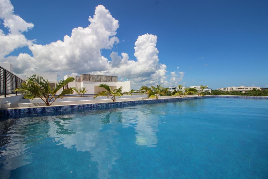 Digital Nomad Condo with Rooftop, 2 Pools, Gym, Coworking and Cinema