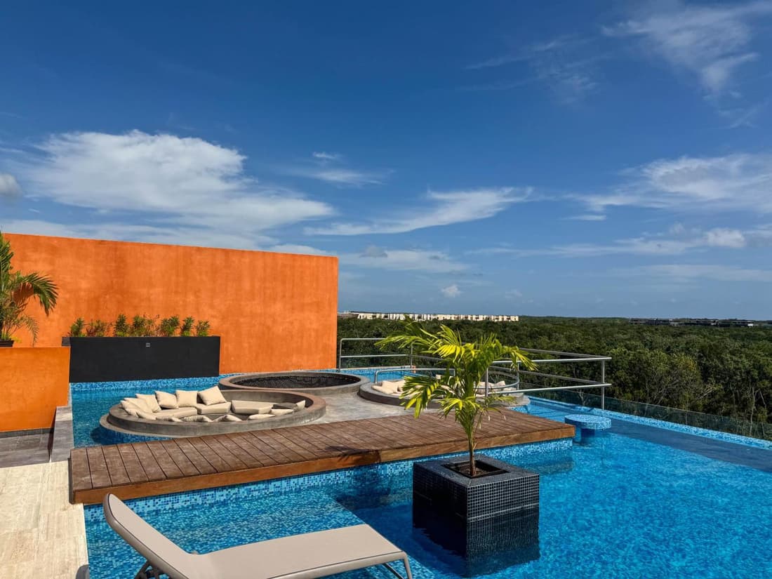 Luxury Penthouse, Private Pool, King Suites