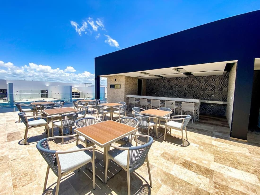 Downtown Playa Studio with Rooftop Pool Steps to Everything