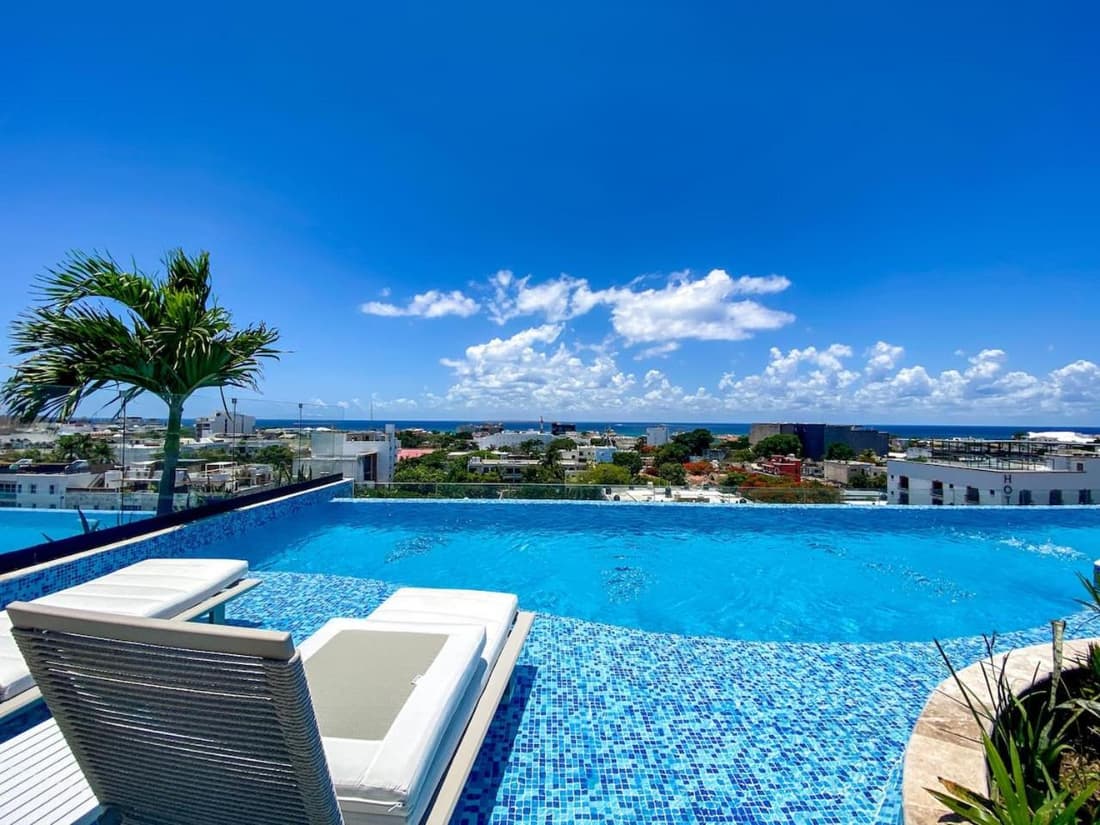 Downtown Playa Studio with Rooftop Pool Steps to Everything