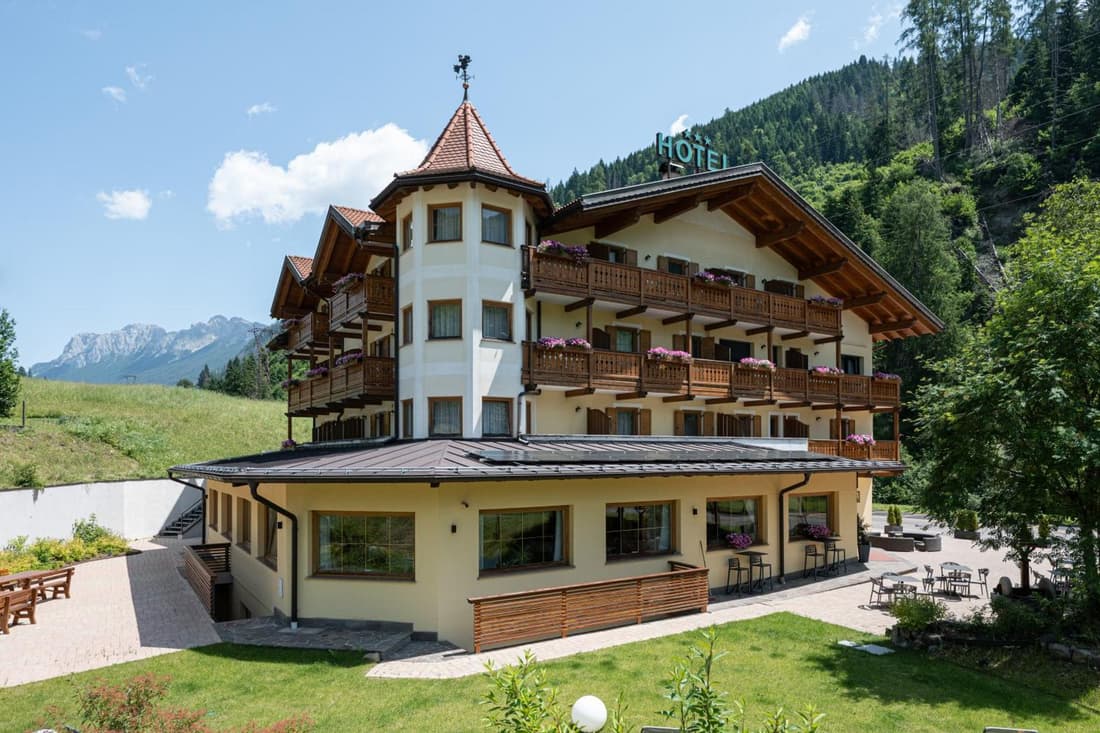 Flos Hotel
