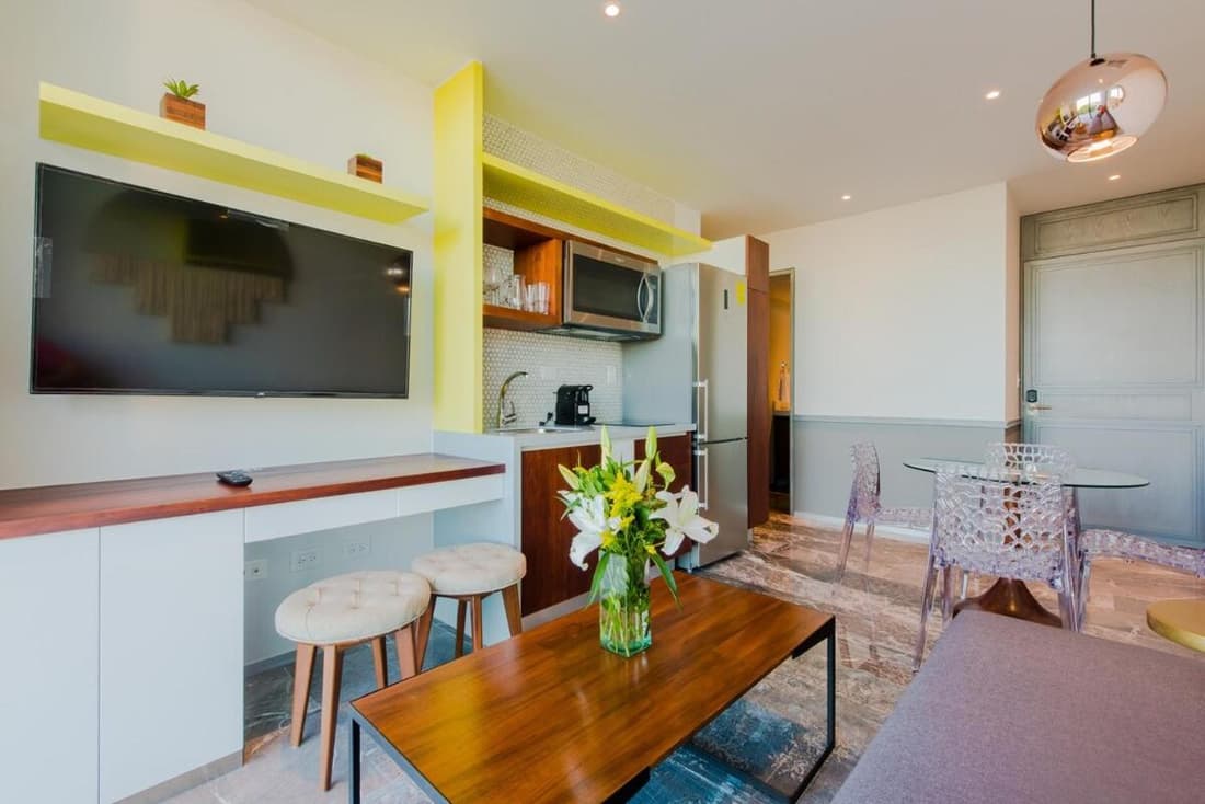 Singular Joy - 2 bedroom condo with street view