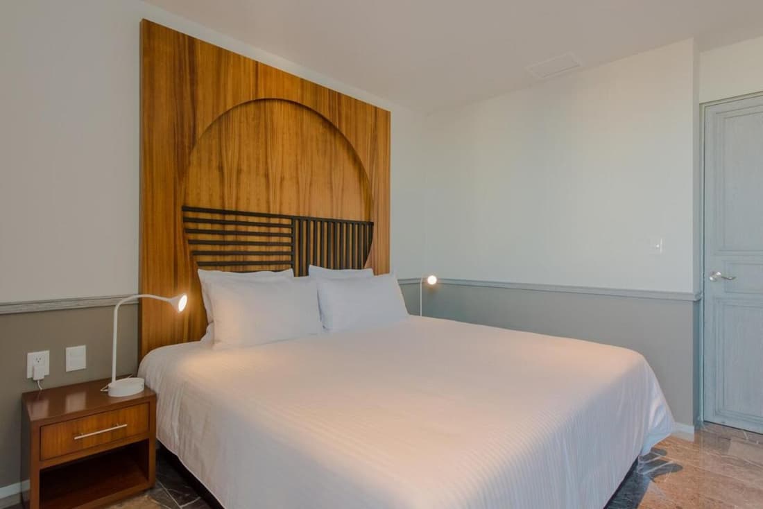 Singular Joy - 2 bedroom condo with street view