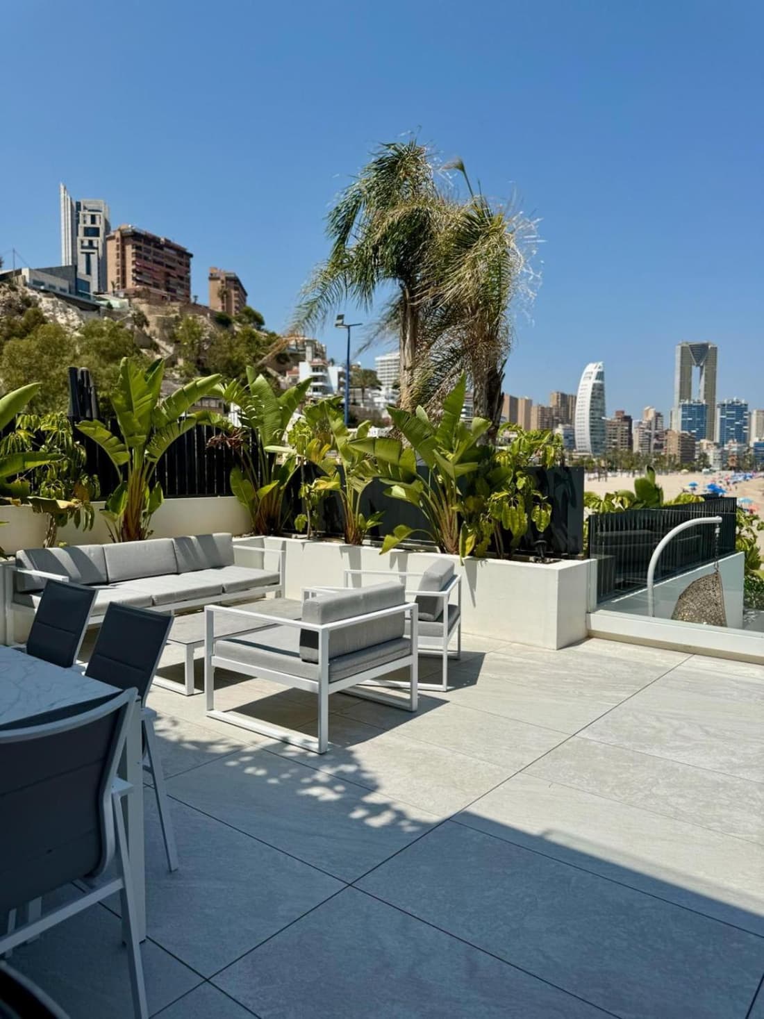 Luxury Beachfront Villa with Private Pool by Leo Apartments
