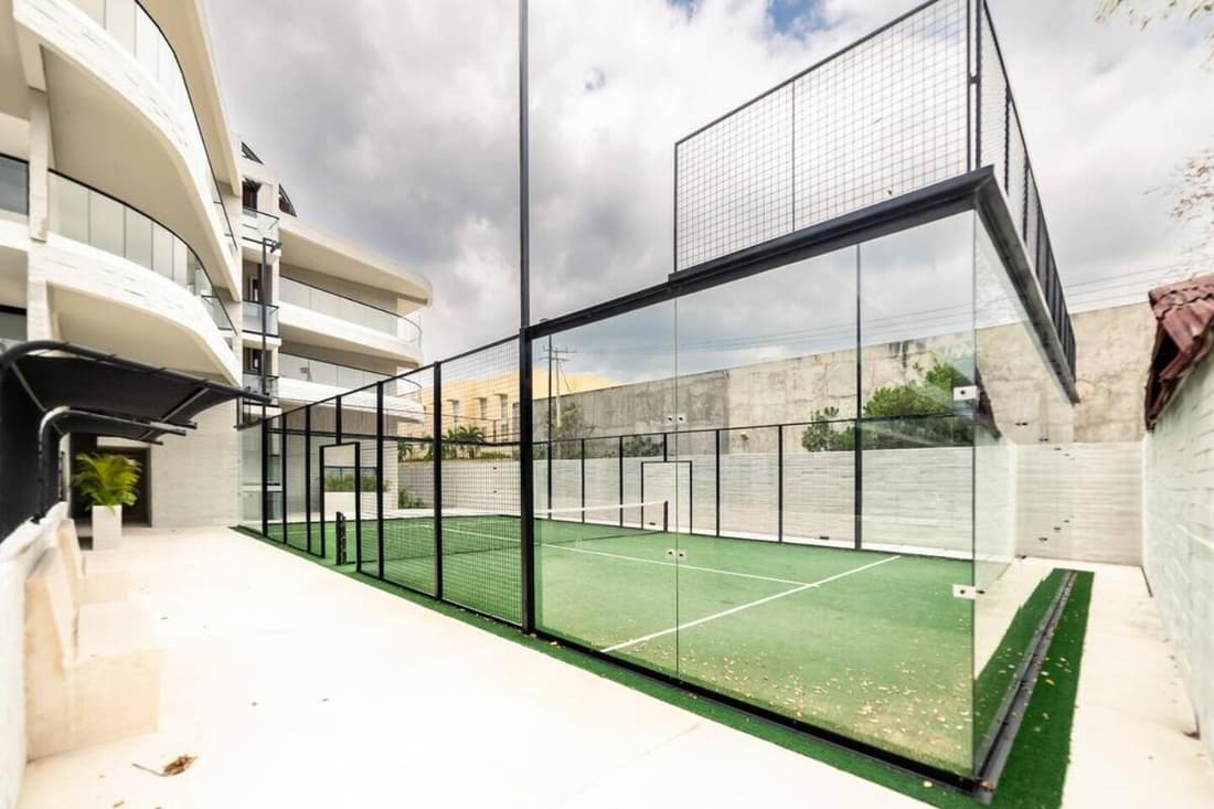 LUX Apt AWA Golf, Pool, Gym, walkable !