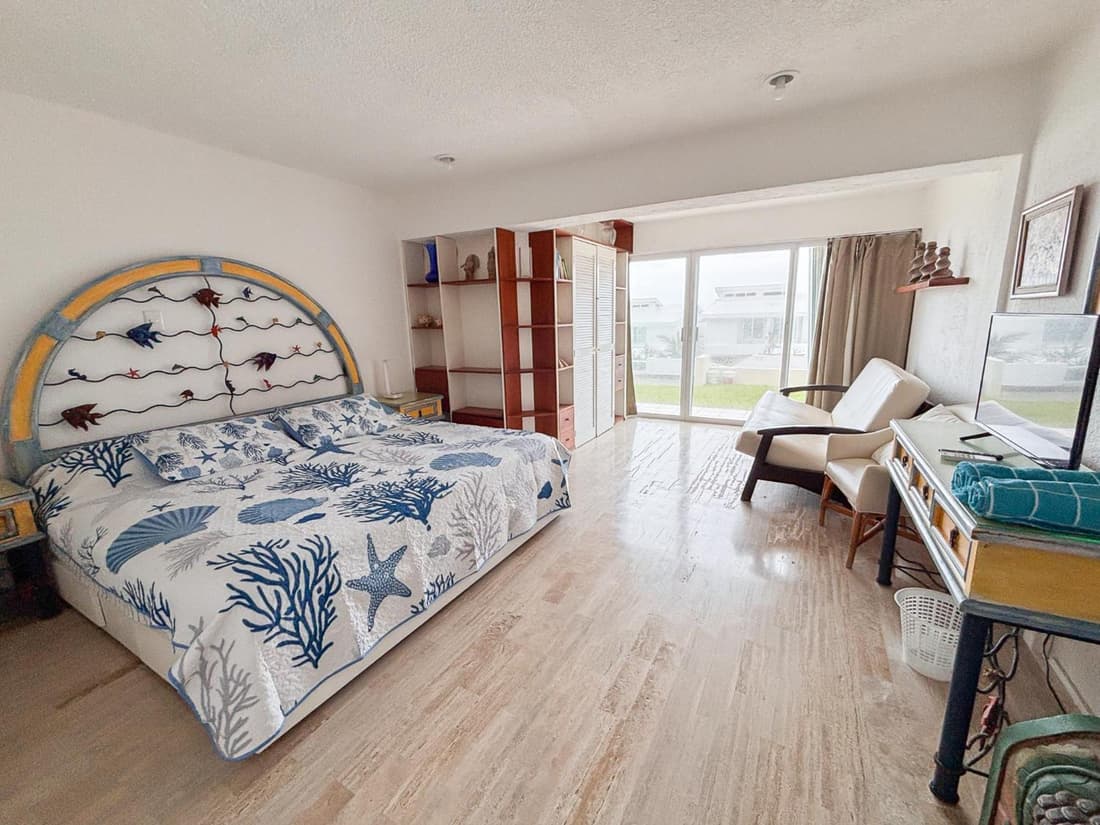 Amazing Beach Oceanfront ground floor apartments 1 or 2 bedrooms Brisas Shores