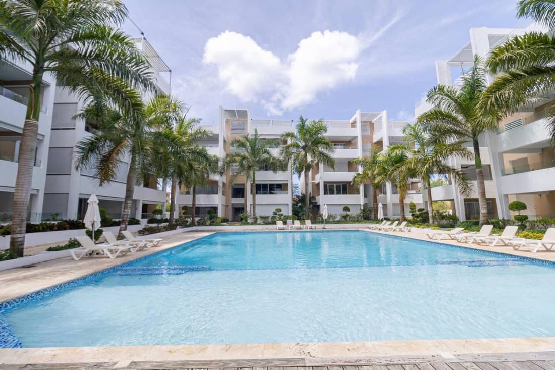 Bright 2BR Apartment with Pool near Bayahibe Beach