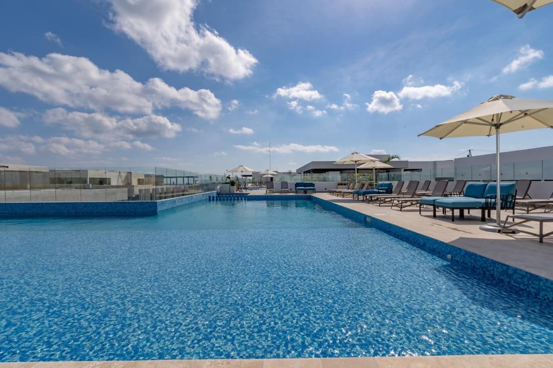 IPANA Enjoy 5 stars. Ocean view Roof. Close 5th