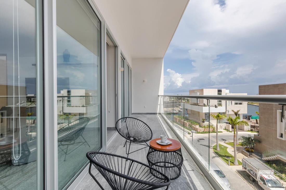 Luxurious 4BR condo by the beach - Rooftop pool