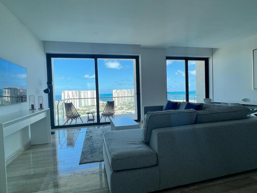 Top floor, amazing sea view in Puerto Cancun