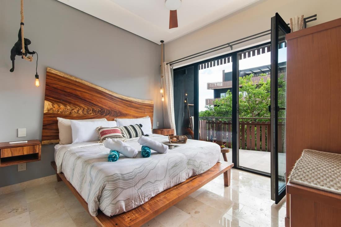 1BR - Sea View Rooftop pools steps to Beach & Jaguar Park