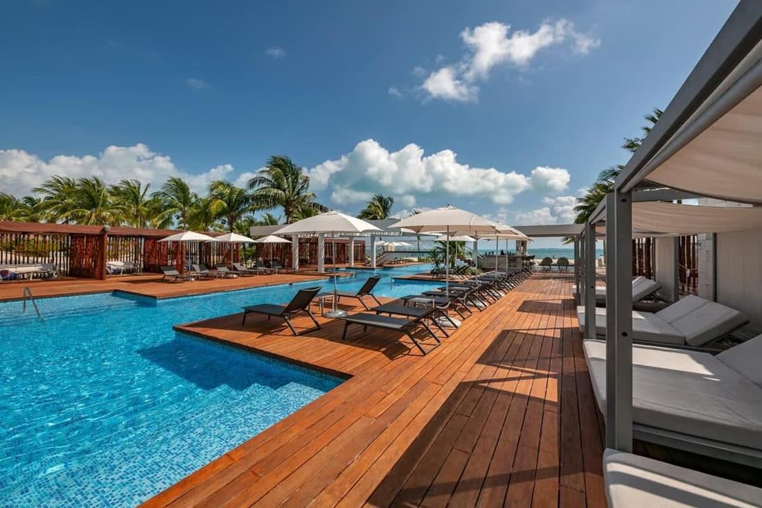 3BR Beachfront Luxury Apt w/First Class Amenities