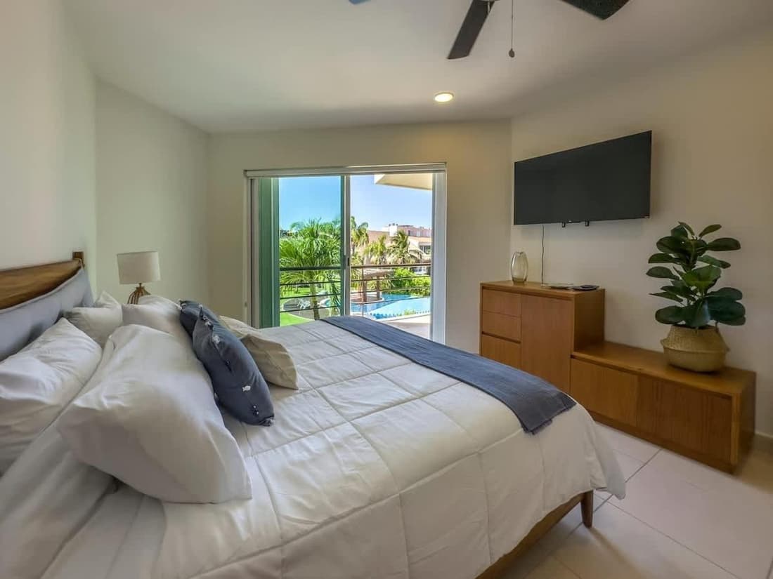 2BR Apt with Lagoon View in Puerto Aventuras