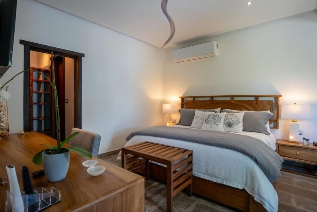 4BR Luxury Beach Villa w/ Premium Amenities
