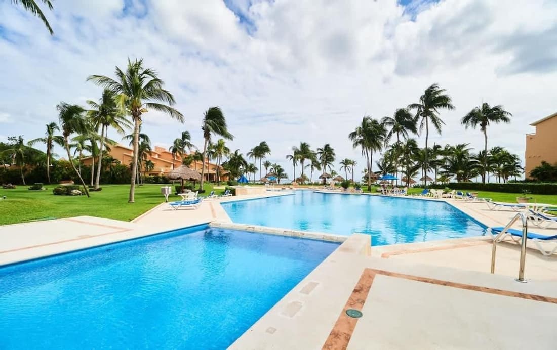 BeachFront Appt w/Amazing Pool in Puerto Aventuras