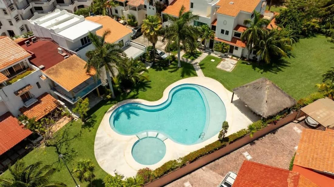 3BR Modern House w/ Pool and Great Location!