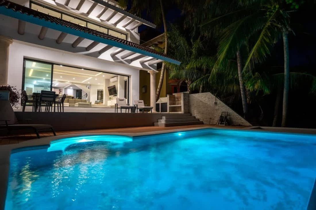 6BR Modern Oceanfront Villa w/ Infinity Pool