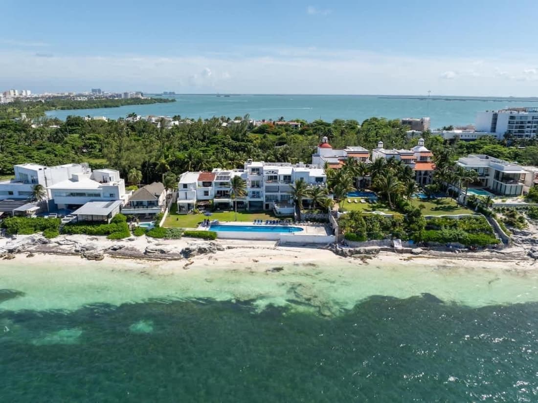 4BR Beachfront Beautiful House w/ Pool